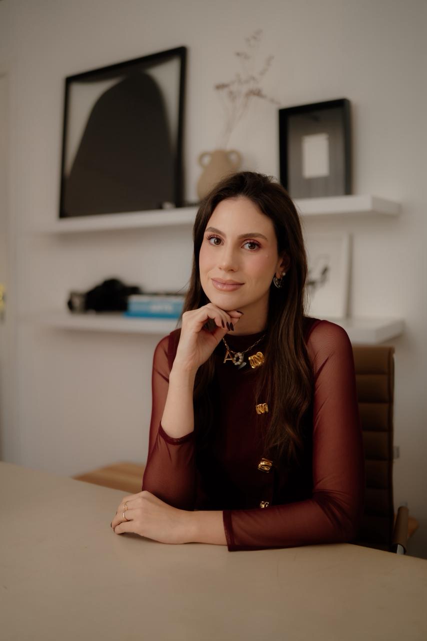 Dra. Ana Clara Valone — advogada especializada em Londrina, PR